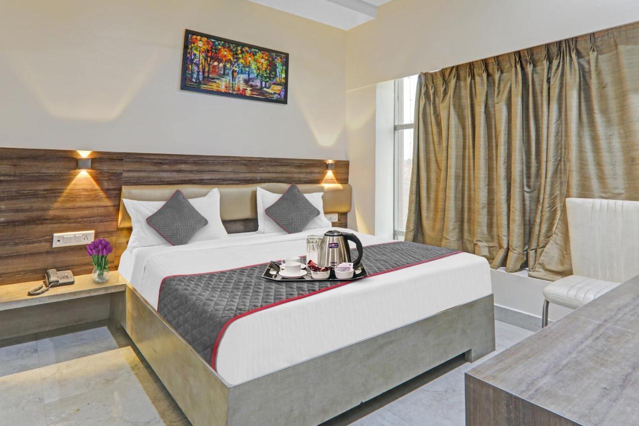 Townhouse 1150 Hotel Dayal Palace Chinhat Kültér fotó