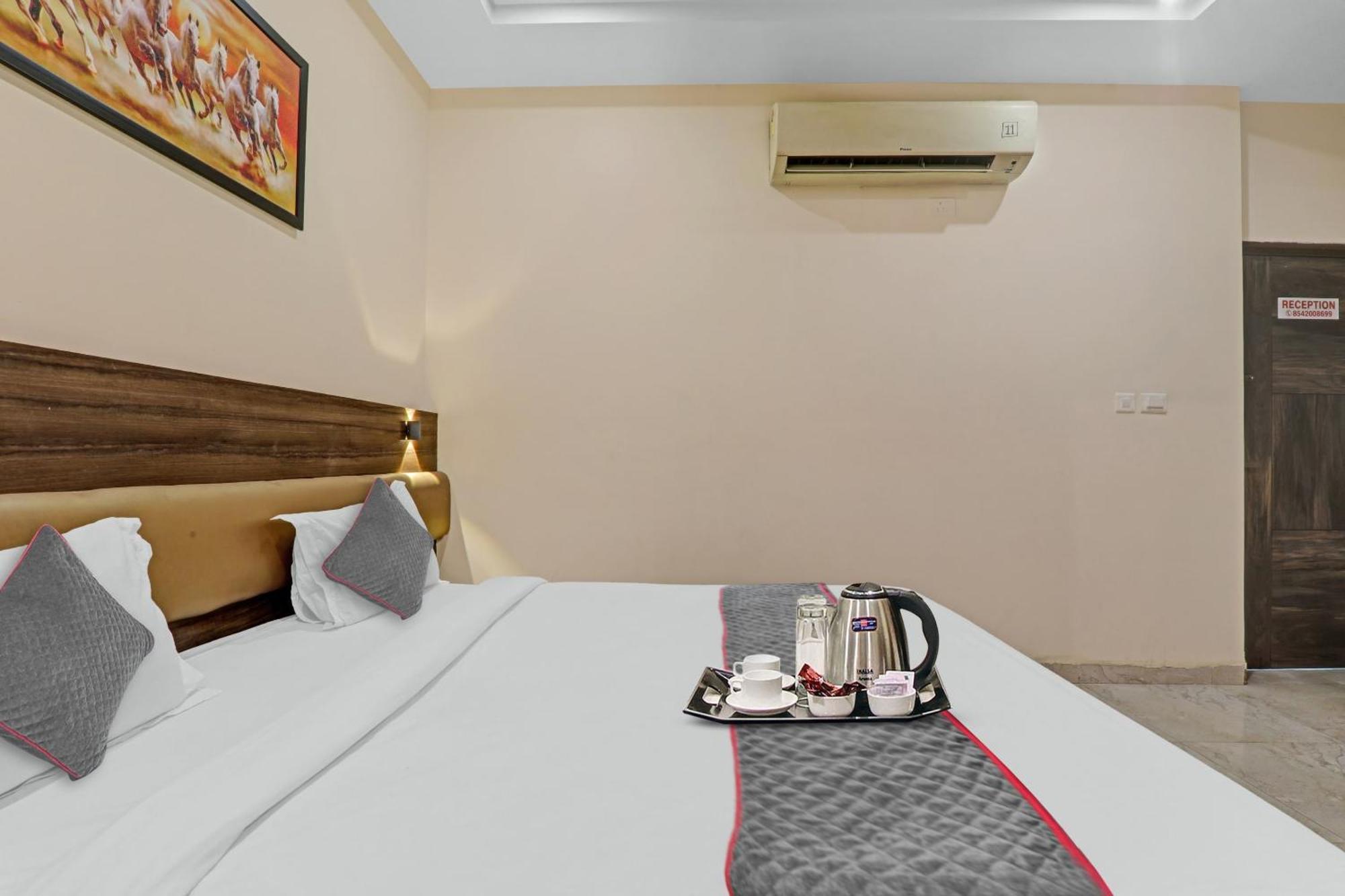 Townhouse 1150 Hotel Dayal Palace Chinhat Kültér fotó