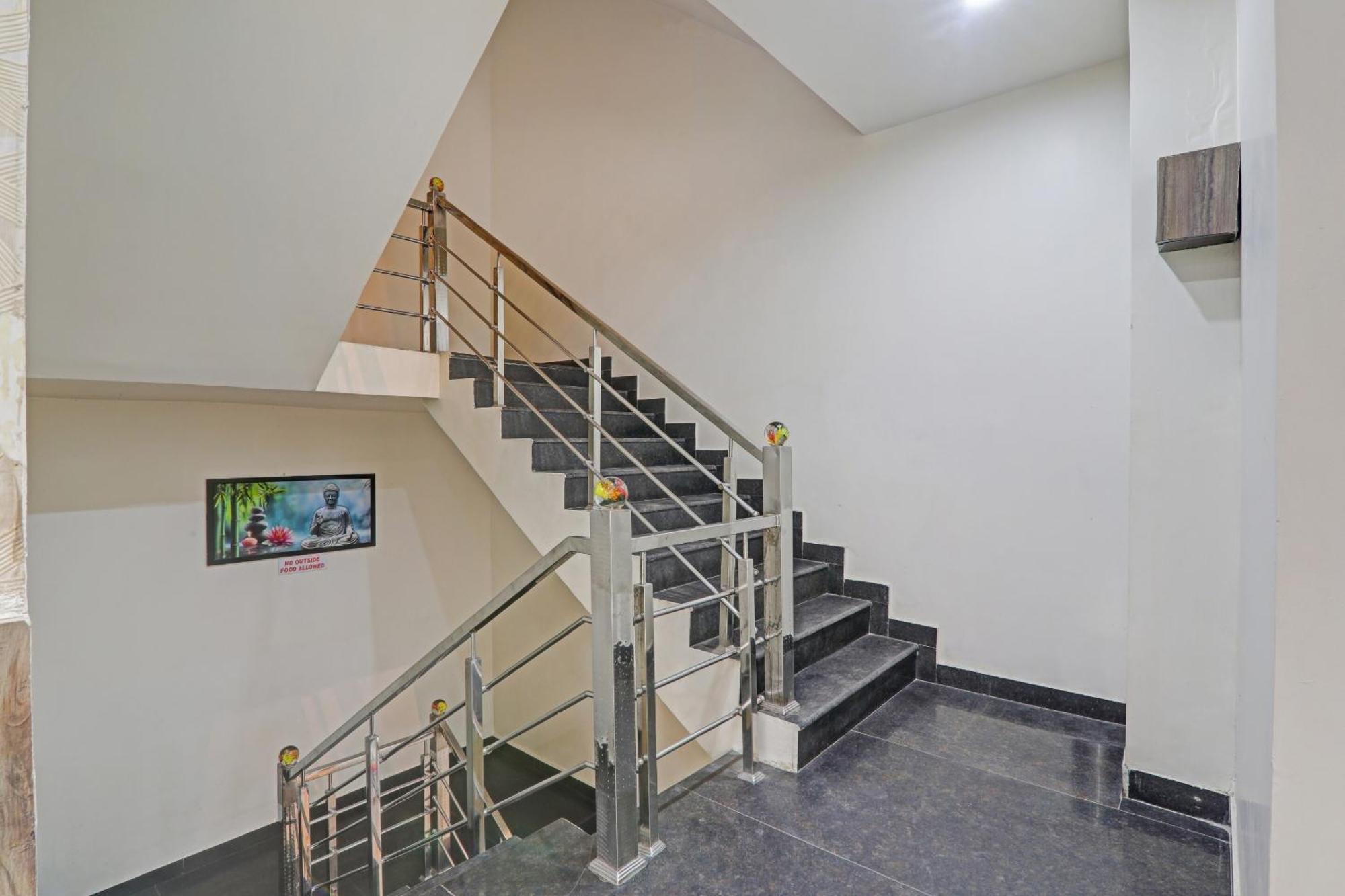 Townhouse 1150 Hotel Dayal Palace Chinhat Kültér fotó