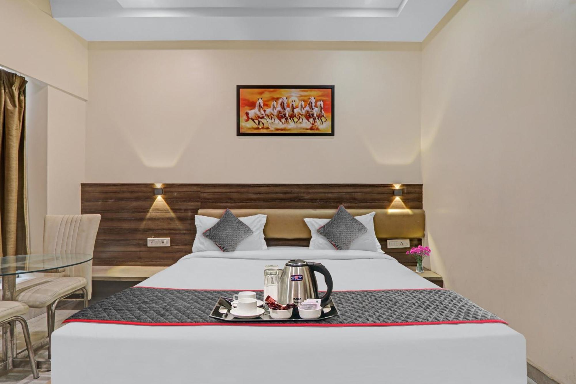 Townhouse 1150 Hotel Dayal Palace Chinhat Kültér fotó