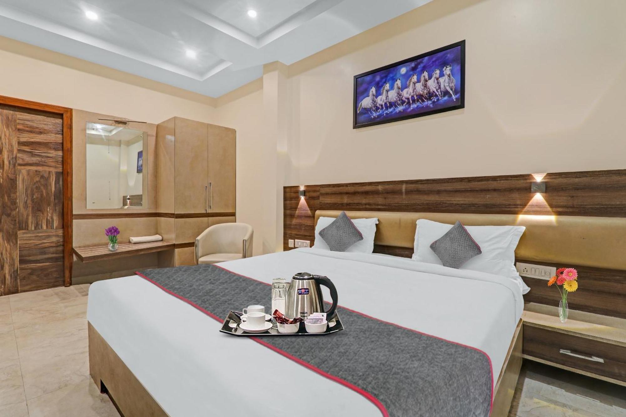 Townhouse 1150 Hotel Dayal Palace Chinhat Kültér fotó