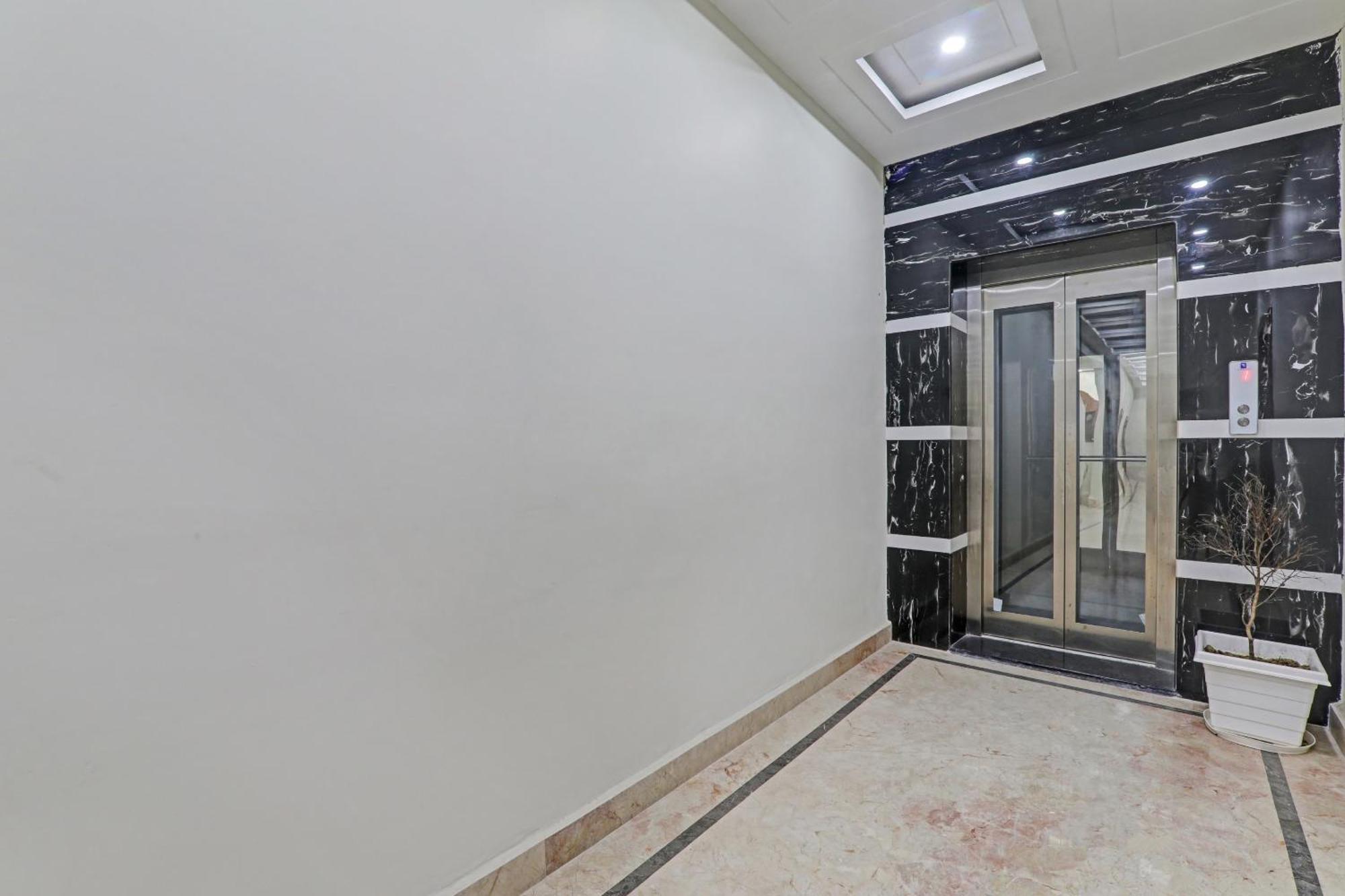 Townhouse 1150 Hotel Dayal Palace Chinhat Kültér fotó