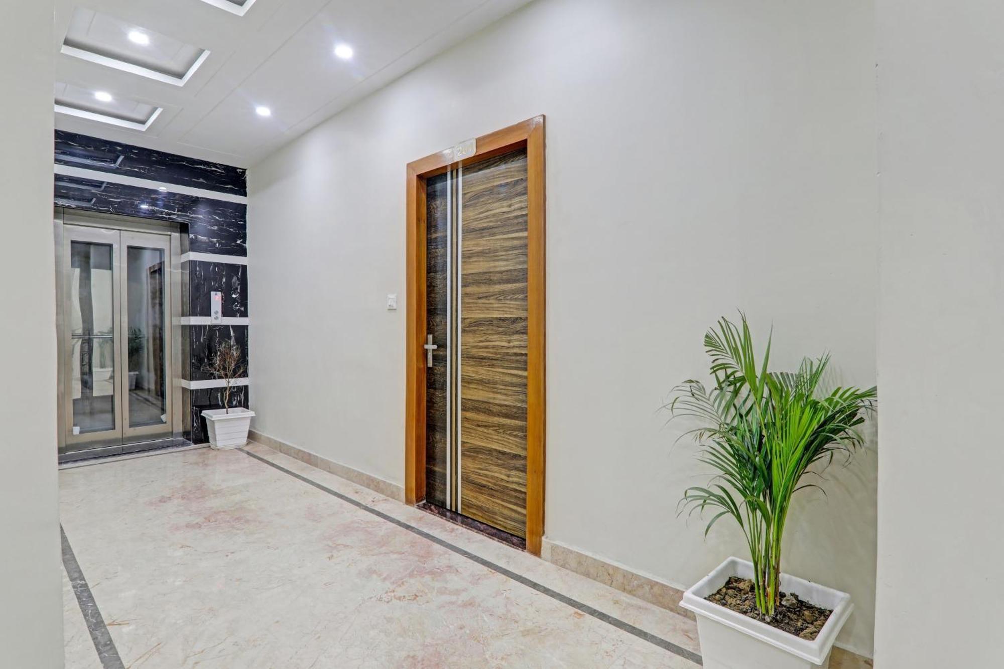 Townhouse 1150 Hotel Dayal Palace Chinhat Kültér fotó